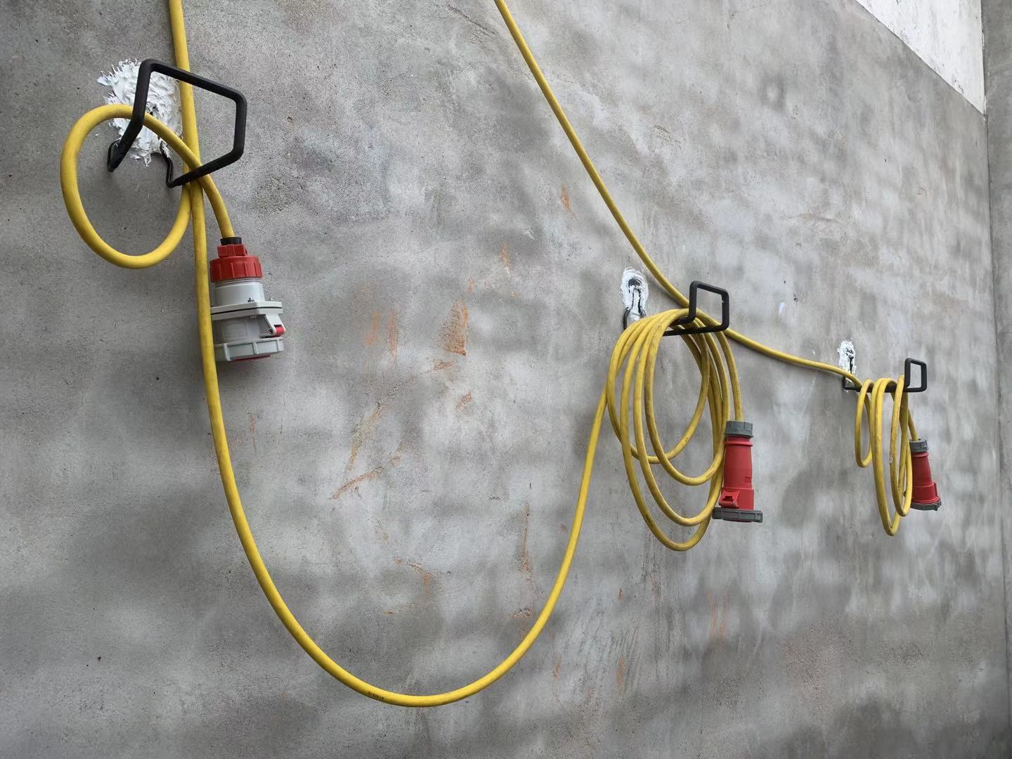 普及货物险、加装冷箱充电插头、新发电机，为新冠疫苗运输做准备